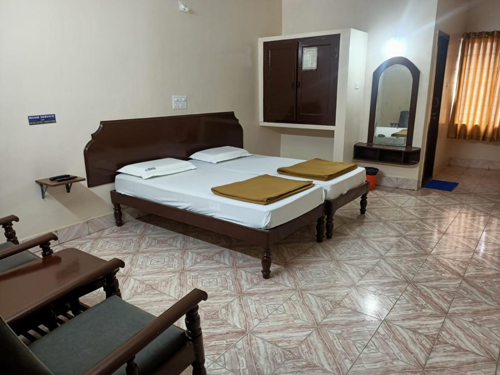 Arihanth Deluxe Lodge Shimoga Ngoại thất bức ảnh