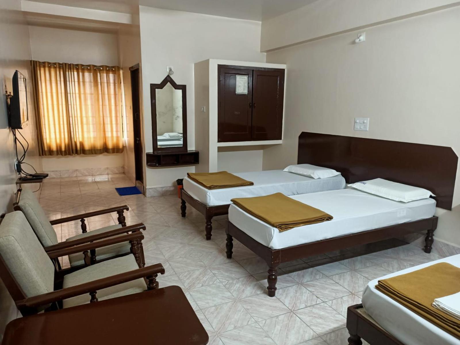 Arihanth Deluxe Lodge Shimoga Ngoại thất bức ảnh