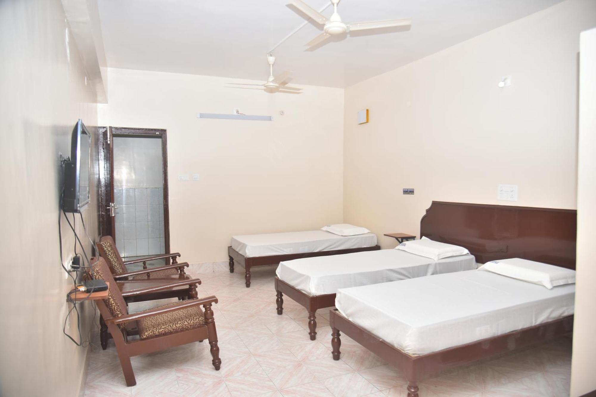 Arihanth Deluxe Lodge Shimoga Ngoại thất bức ảnh