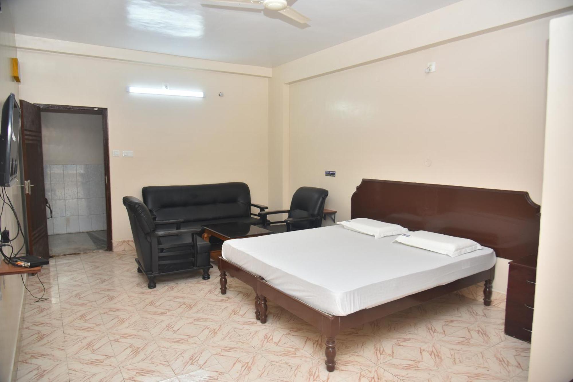 Arihanth Deluxe Lodge Shimoga Ngoại thất bức ảnh