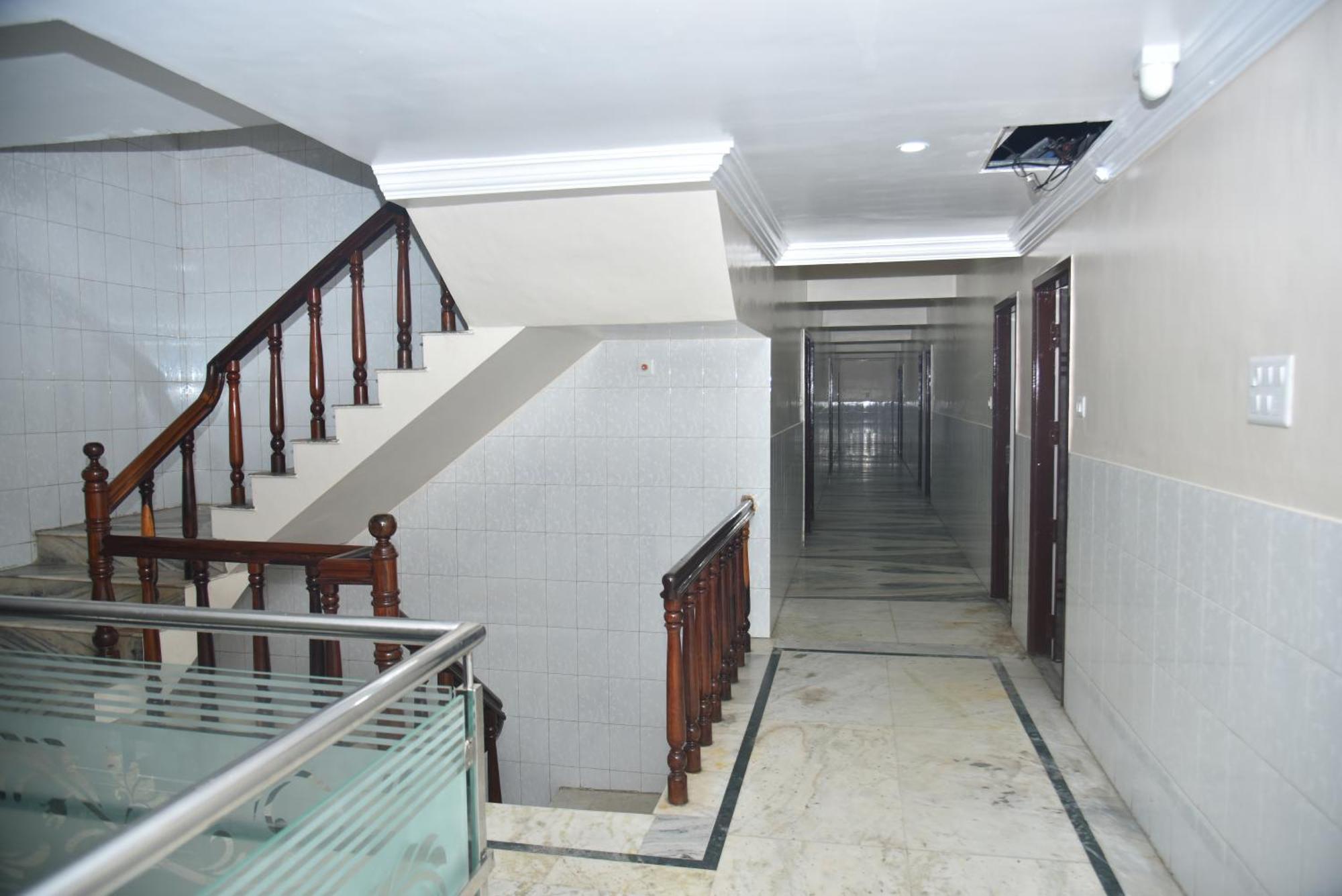 Arihanth Deluxe Lodge Shimoga Ngoại thất bức ảnh